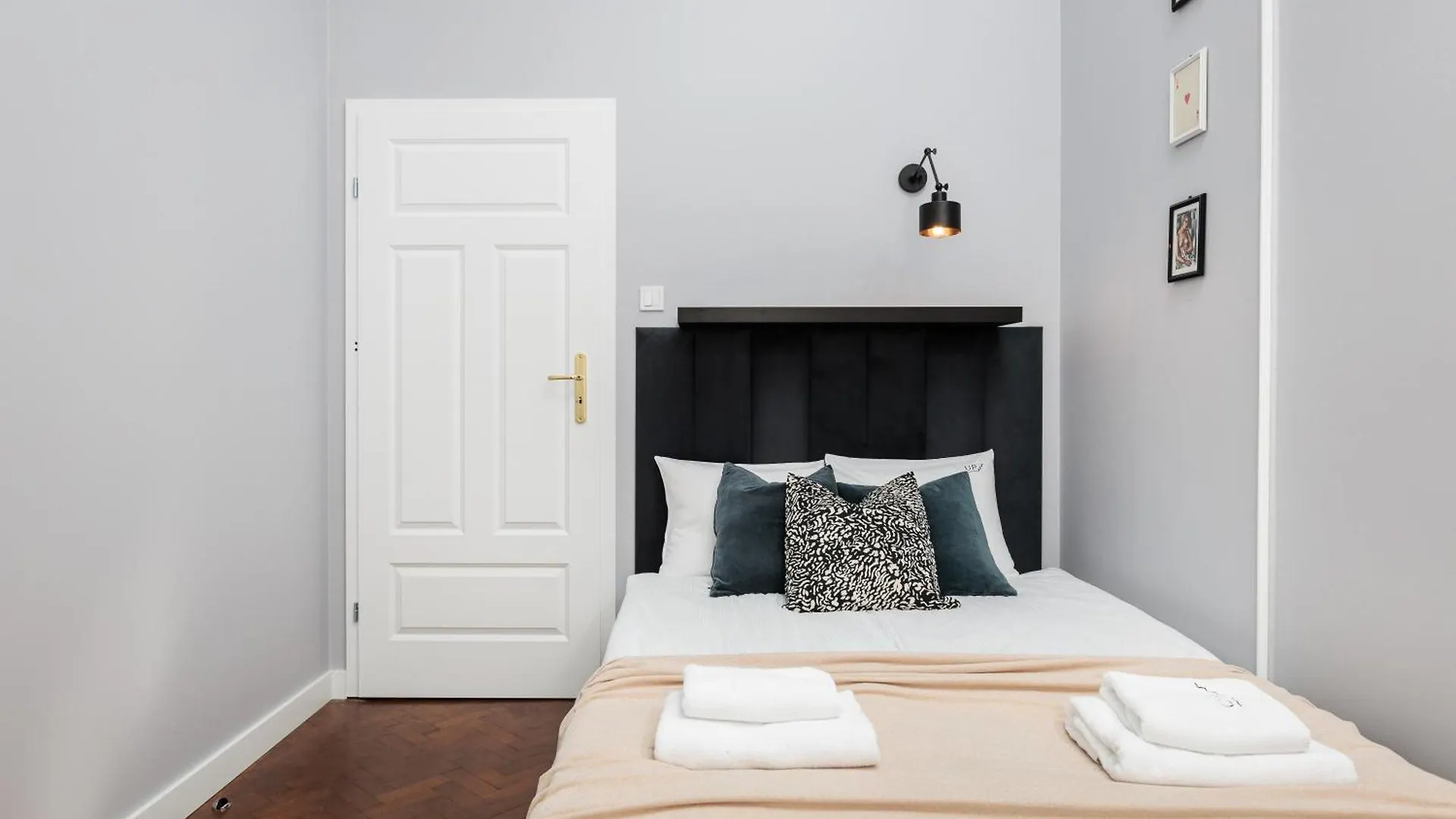 קרקוב Spacious & Modern 6 Bedroom Apartment - Around The Main Market Square - By Upstairs 0*,