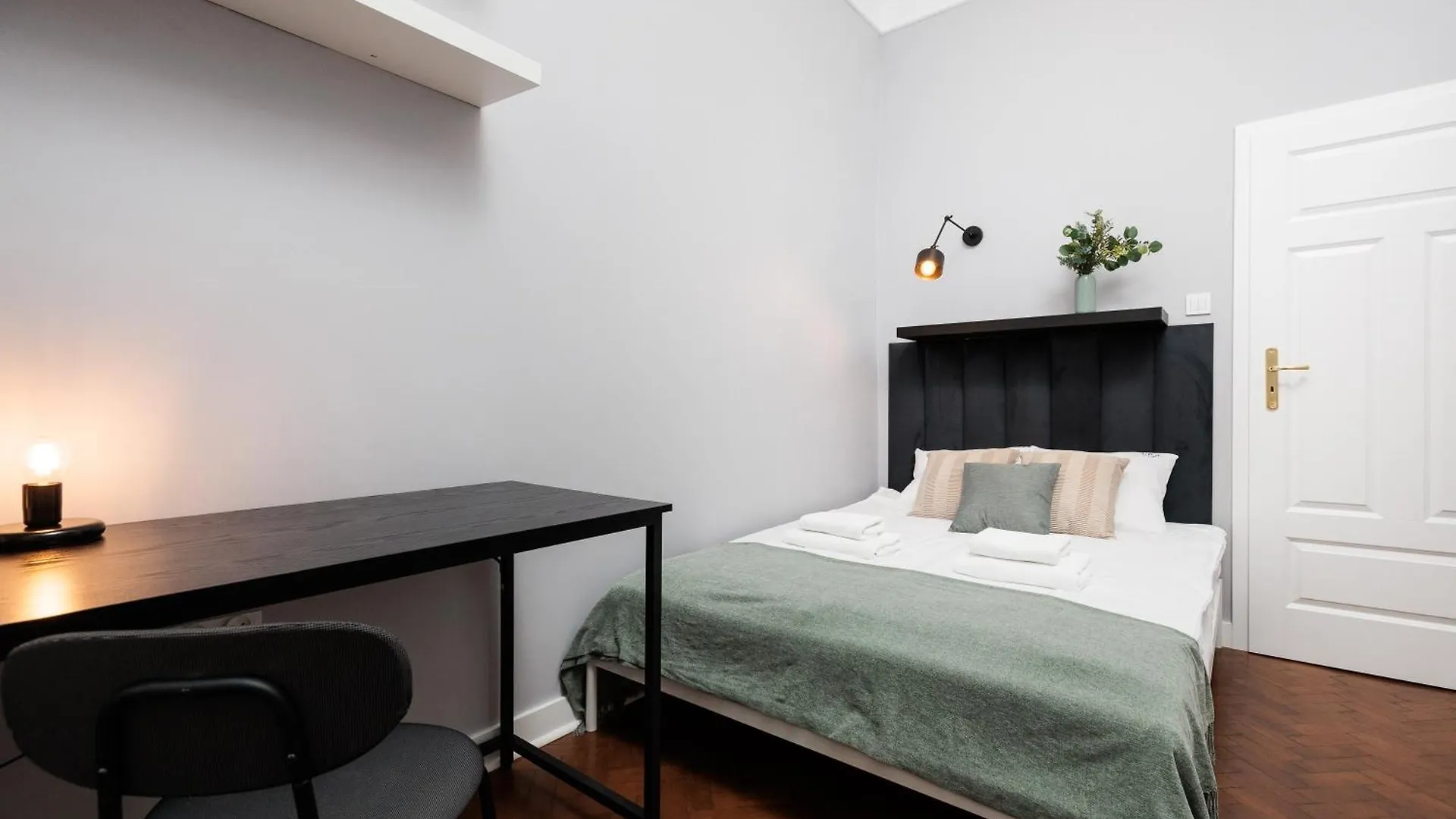 Spacious & Modern 6 Bedroom Apartment - Around The Main Market Square - By Upstairs Krakow