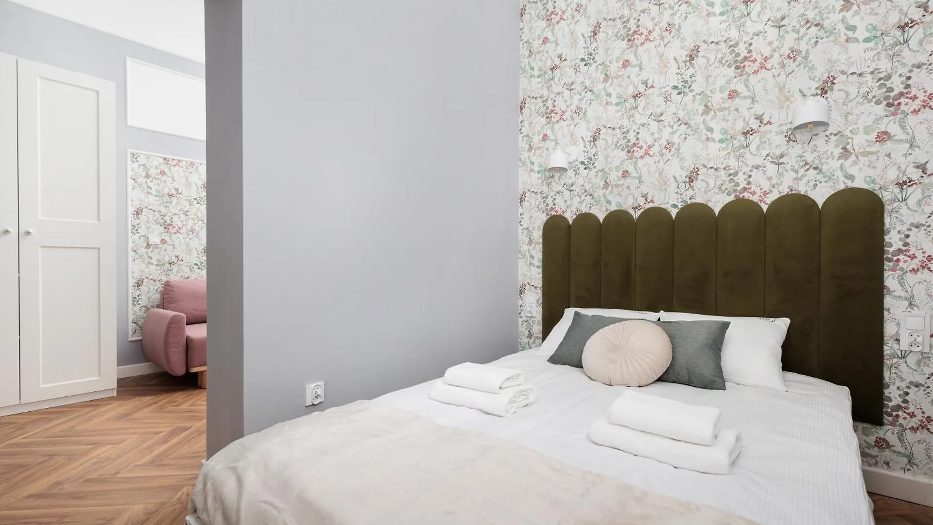 Spacious & Modern 6 Bedroom Apartment - Around The Main Market Square - By Upstairs Krakow
