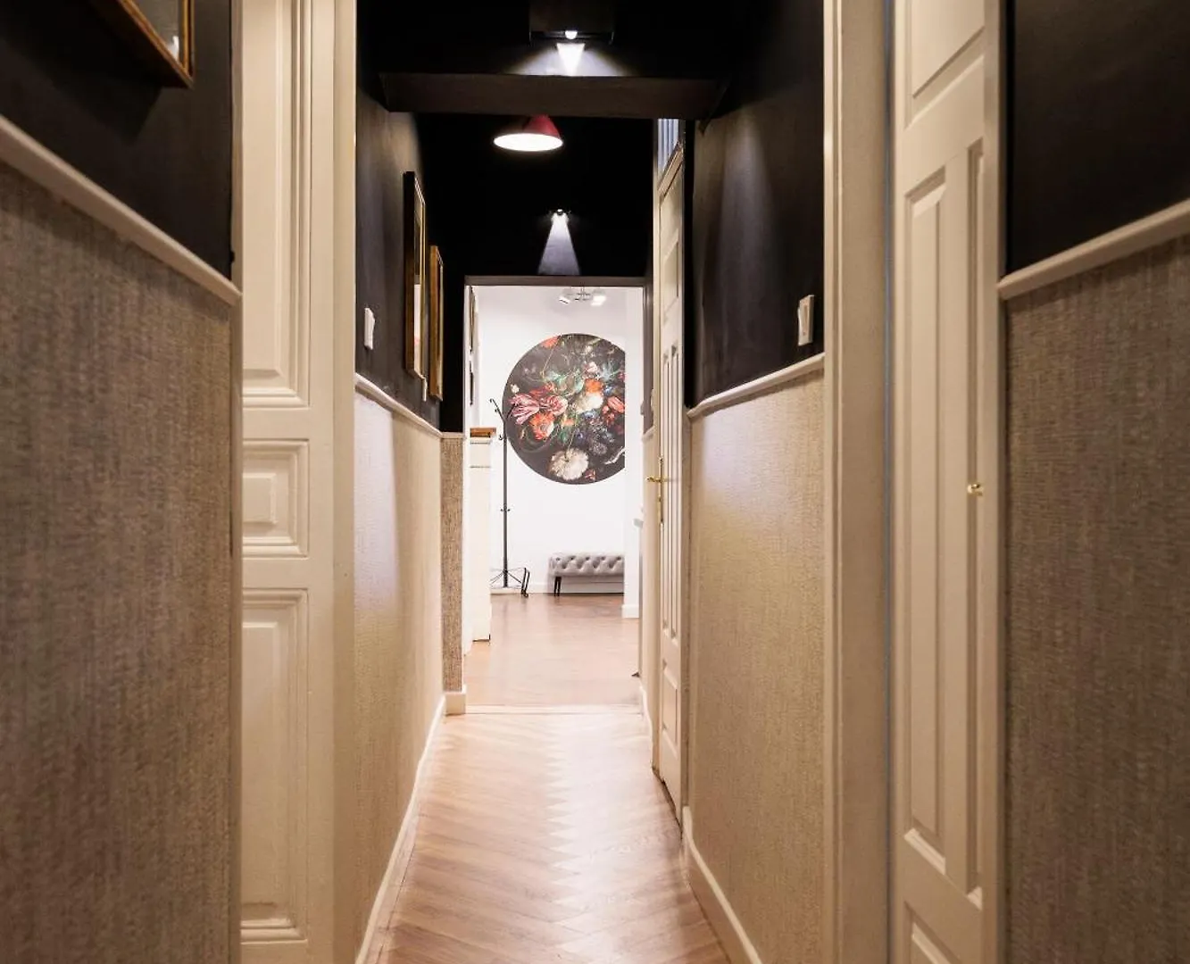 Spacious & Modern 6 Bedroom Apartment - Around The Main Market Square - By Upstairs Krakow