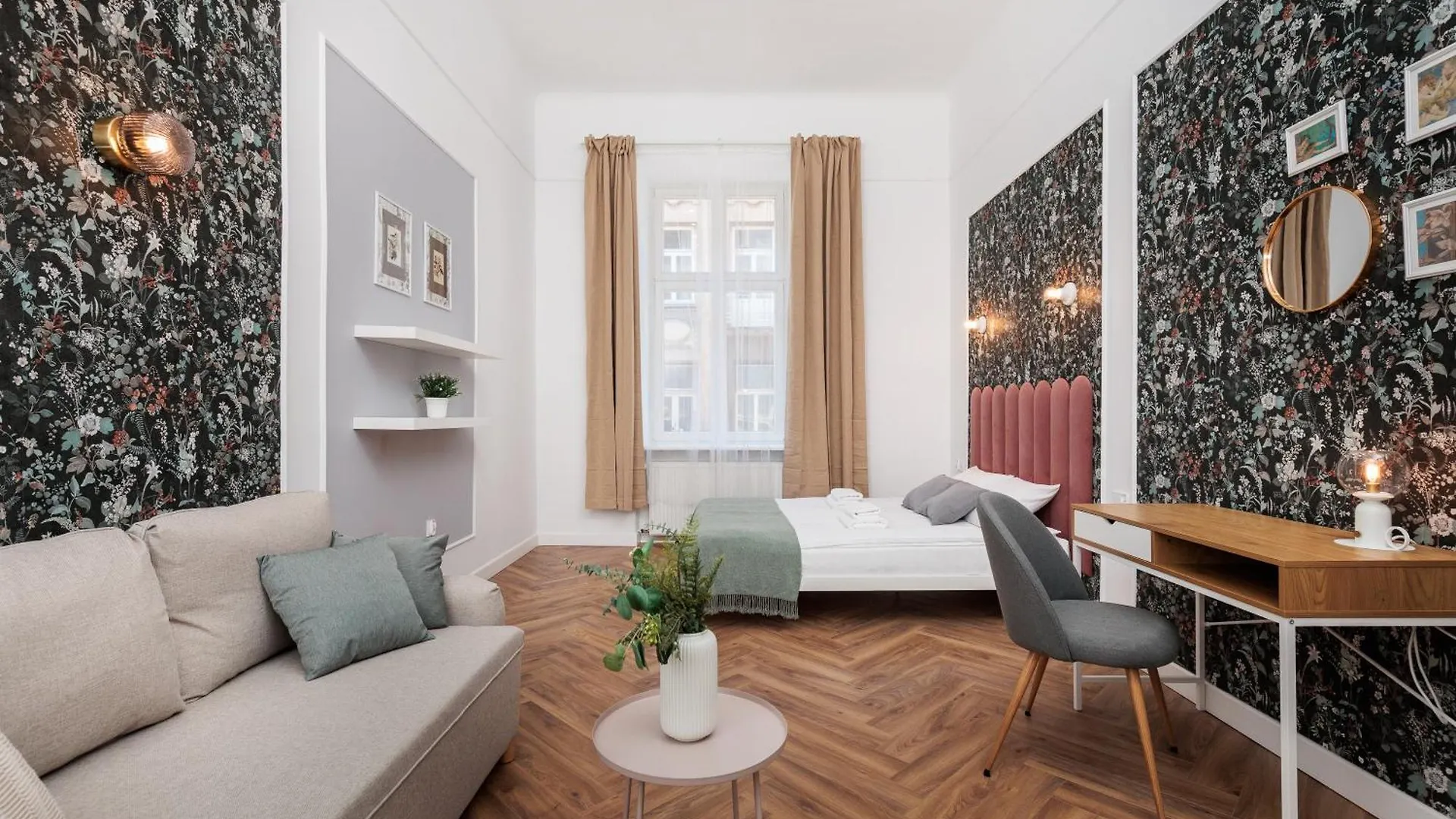 Spacious & Modern 6 Bedroom Apartment - Around The Main Market Square - By Upstairs Krakow