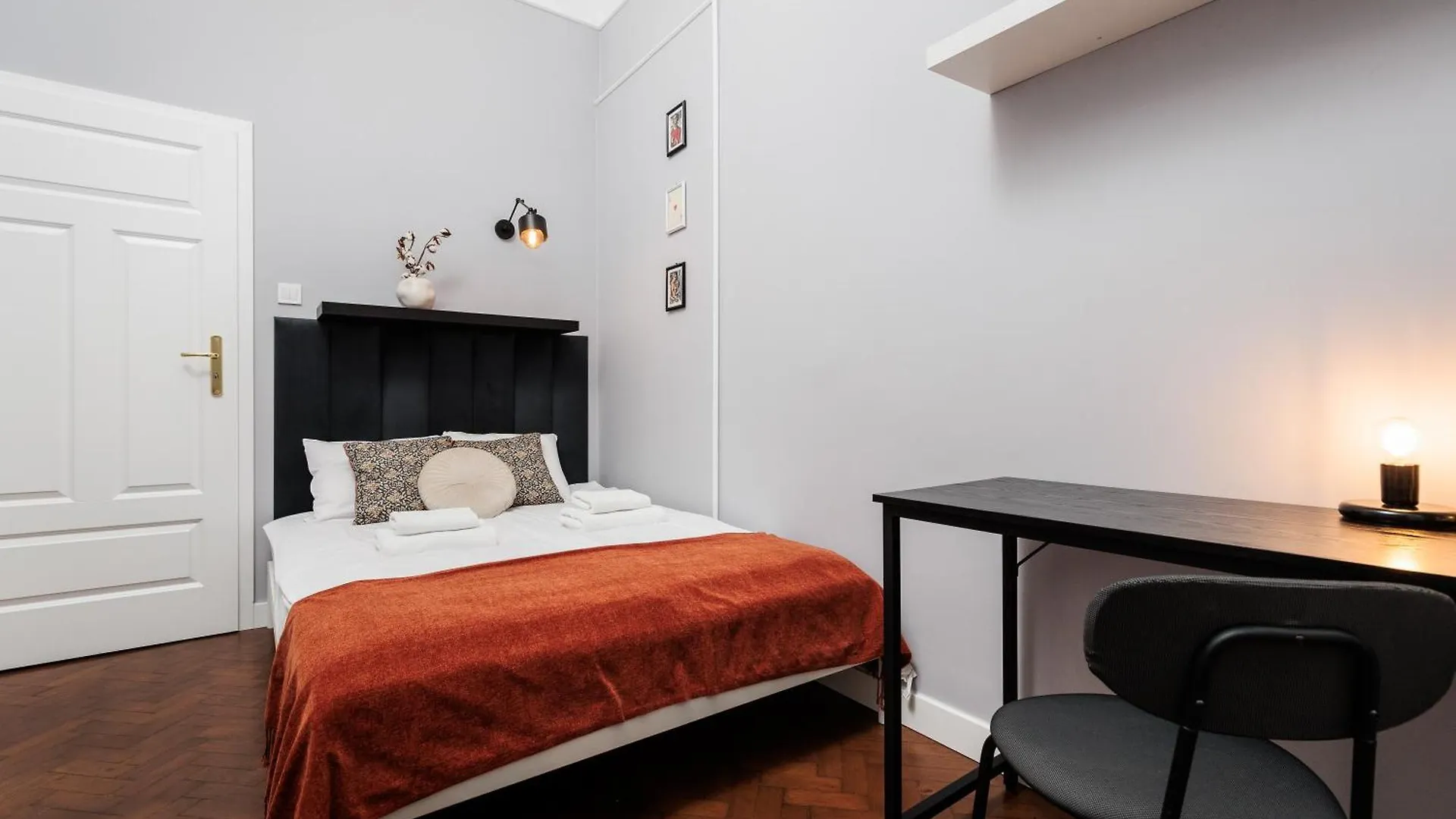 Spacious & Modern 6 Bedroom Apartment - Around The Main Market Square - By Upstairs Krakow 0*,
