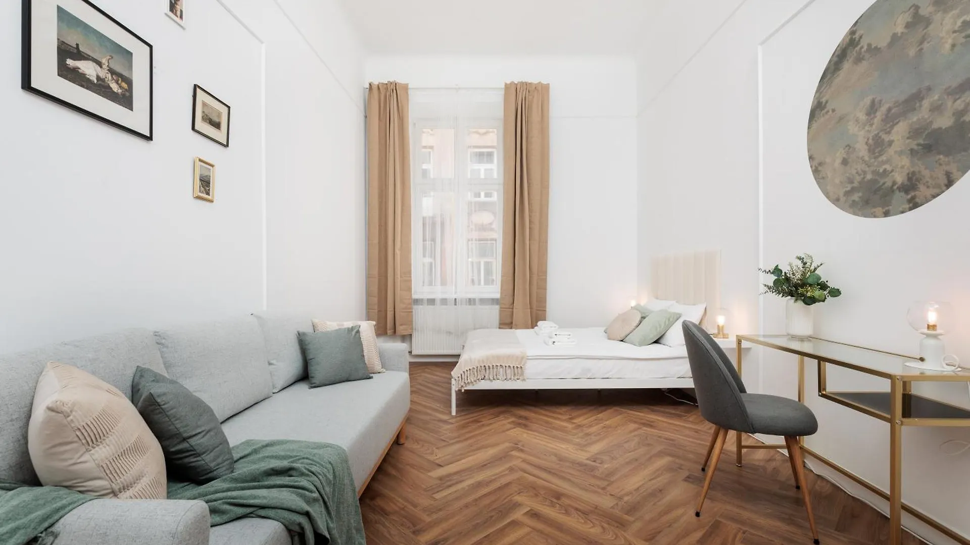 Spacious & Modern 6 Bedroom Apartment - Around The Main Market Square - By Upstairs Krakow