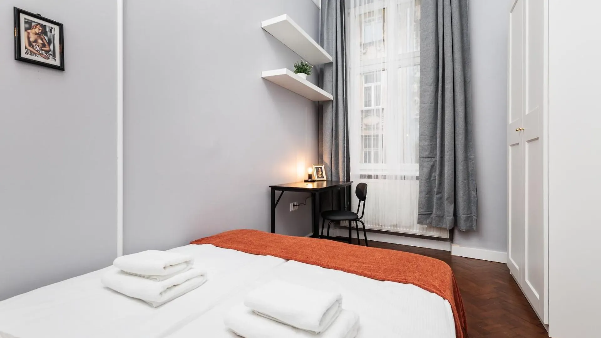 Spacious & Modern 6 Bedroom Apartment - Around The Main Market Square - By Upstairs Krakow