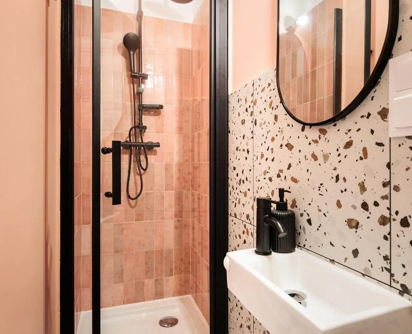 Spacious & Modern 6 Bedroom Apartment - Around The Main Market Square - By Upstairs Krakow