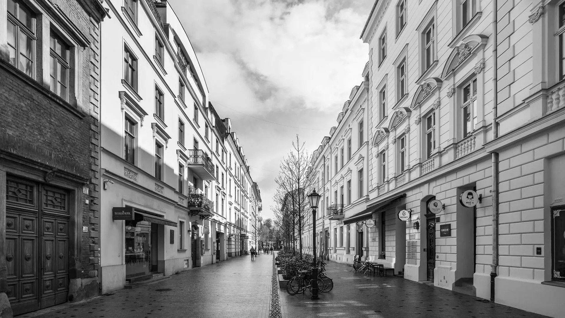 Spacious & Modern 6 Bedroom Apartment - Around The Main Market Square - By Upstairs Krakow Poland