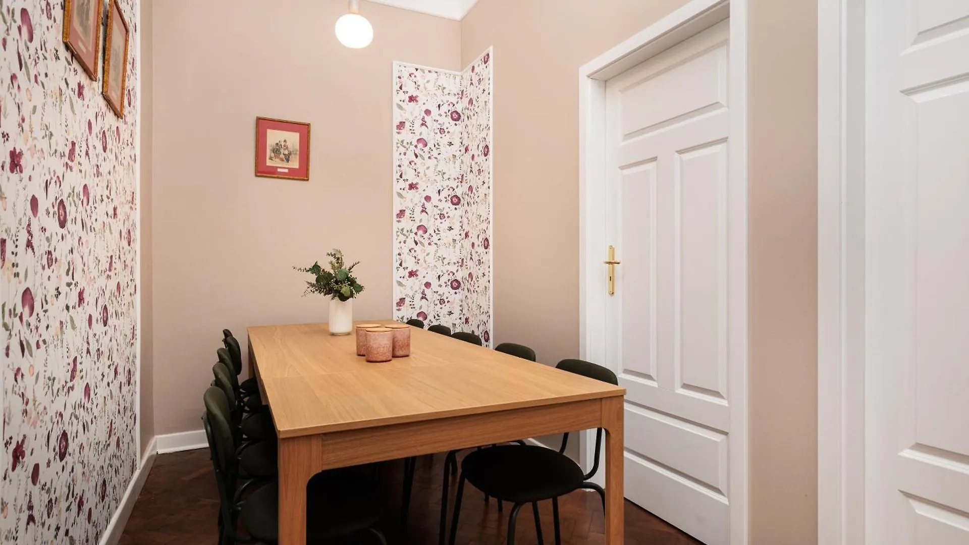Spacious & Modern 6 Bedroom Apartment - Around The Main Market Square - By Upstairs Krakow