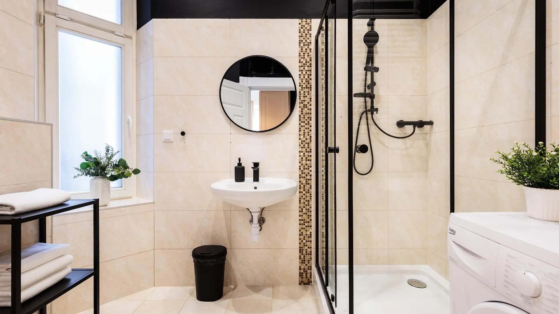 Spacious & Modern 6 Bedroom Apartment - Around The Main Market Square - By Upstairs Krakow Poland