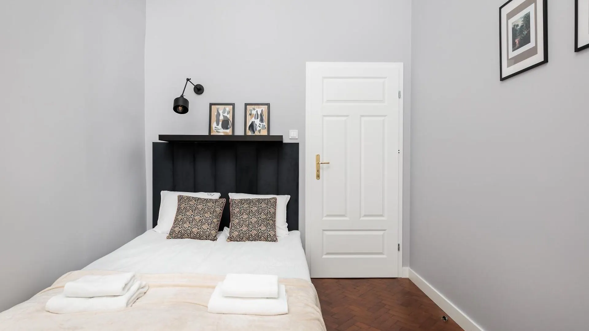 Spacious & Modern 6 Bedroom Apartment - Around The Main Market Square - By Upstairs Krakow