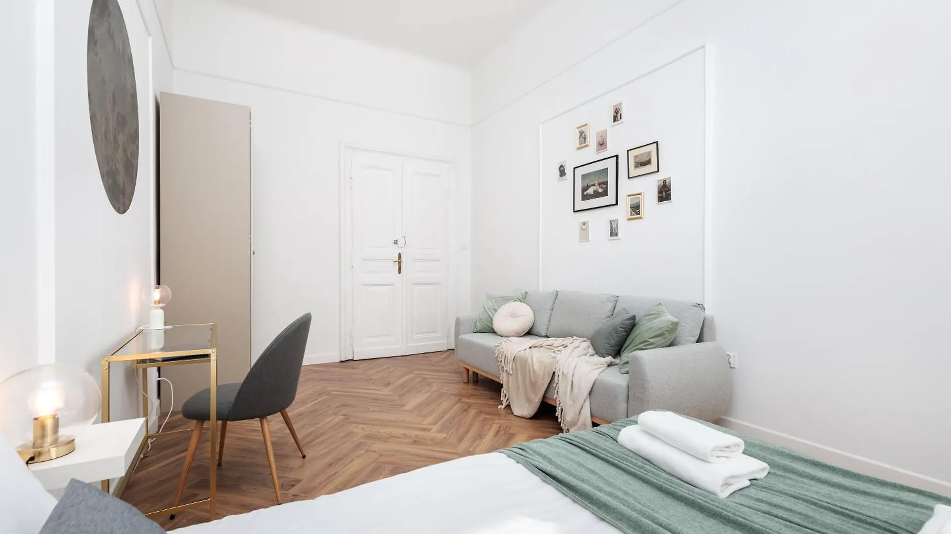 Spacious & Modern 6 Bedroom Apartment - Around The Main Market Square - By Upstairs Krakow 0*,  Poland