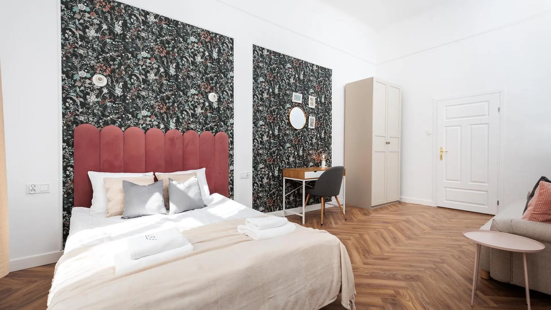 Spacious & Modern 6 Bedroom Apartment - Around The Main Market Square - By Upstairs Krakow