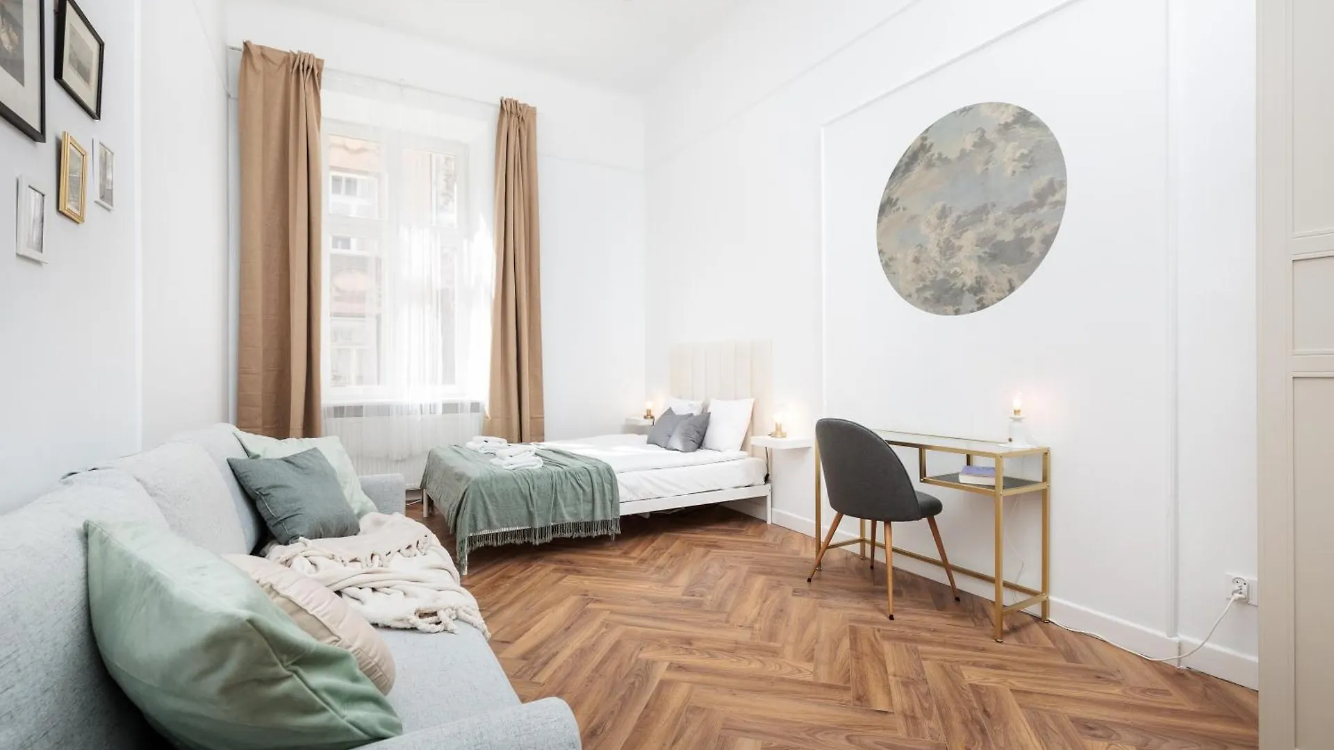 Spacious & Modern 6 Bedroom Apartment - Around The Main Market Square - By Upstairs Krakow