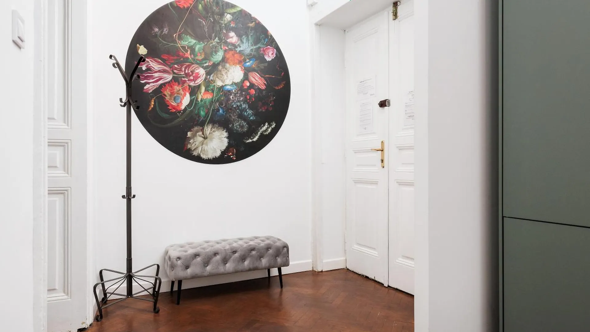Spacious & Modern 6 Bedroom Apartment - Around The Main Market Square - By Upstairs Krakow