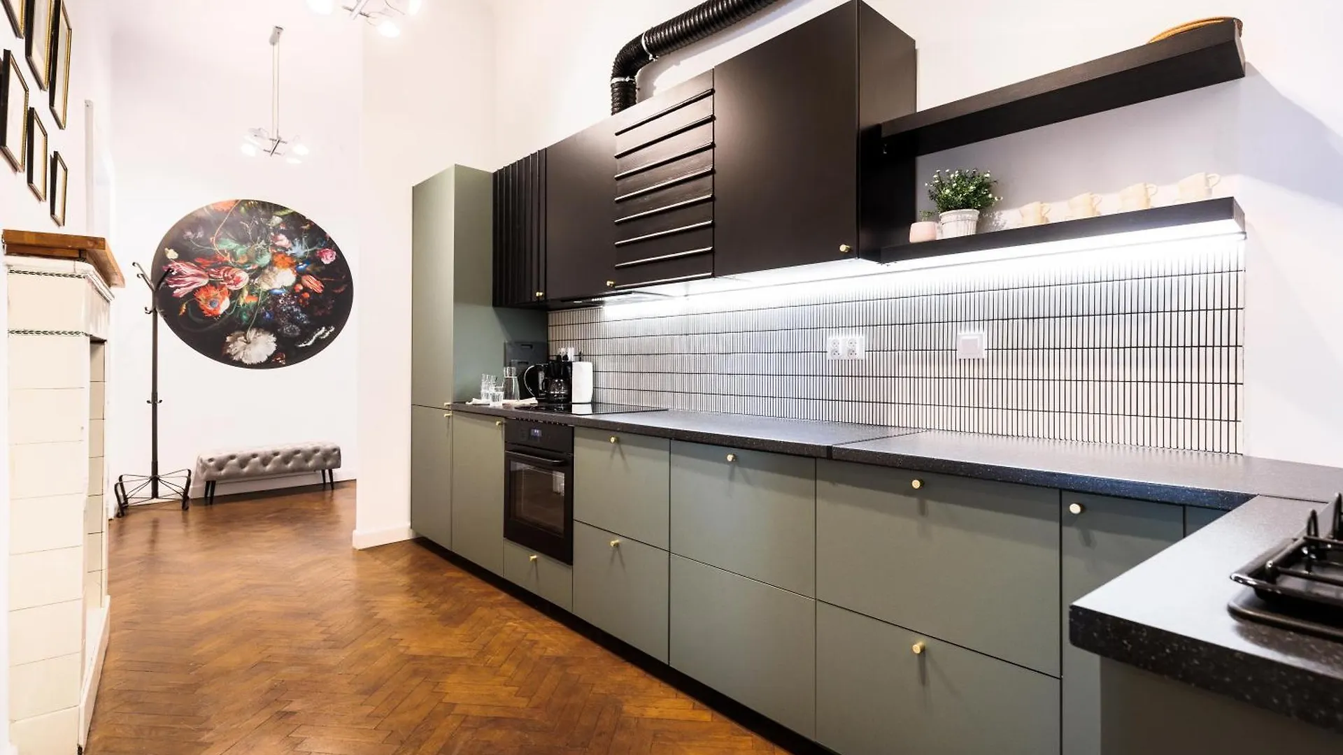 Spacious & Modern 6 Bedroom Apartment - Around The Main Market Square - By Upstairs Krakow Poland