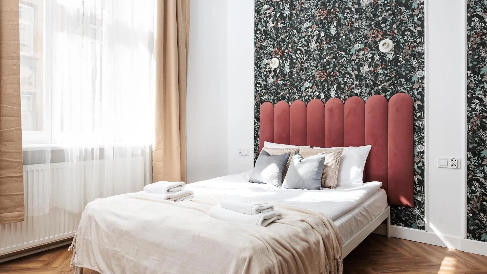 Spacious & Modern 6 Bedroom Apartment - Around The Main Market Square - By Upstairs Krakow 0*,