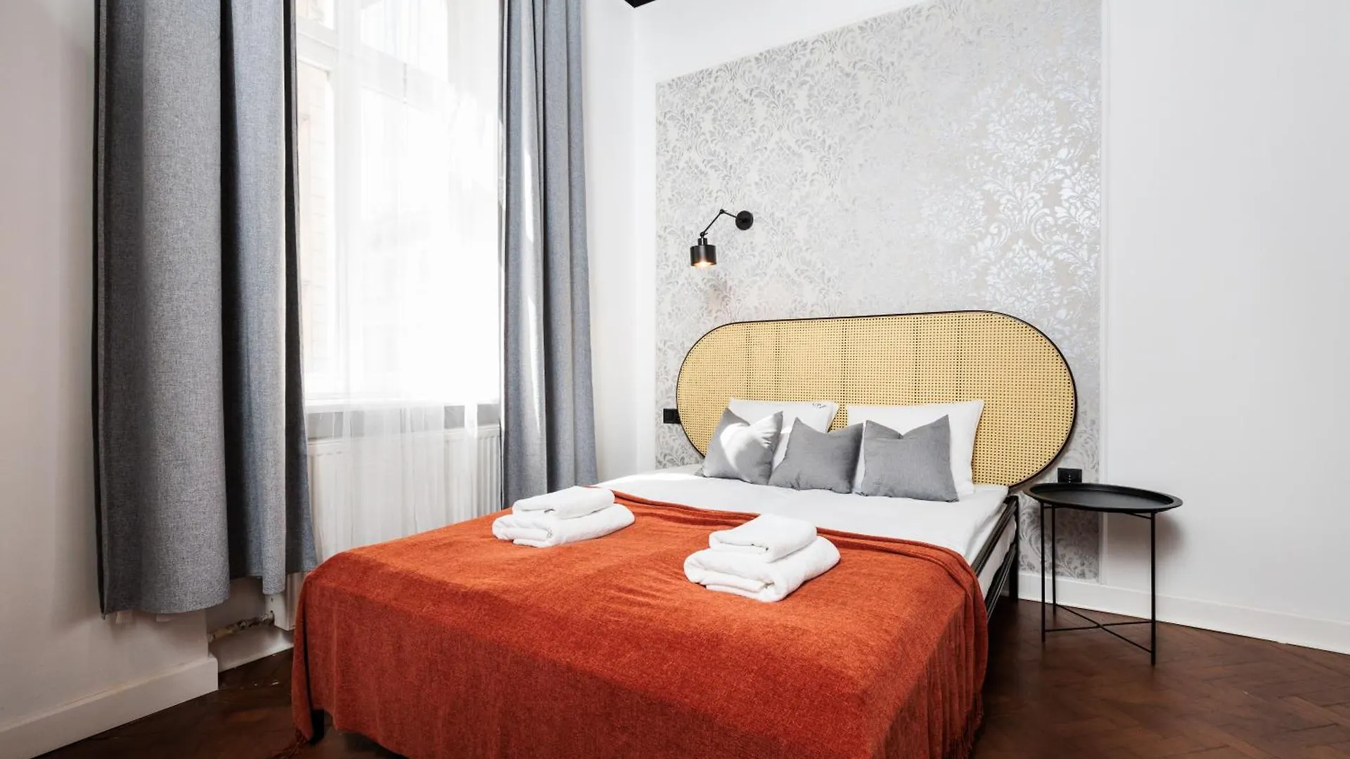 Spacious & Modern 6 Bedroom Apartment - Around The Main Market Square - By Upstairs Krakow