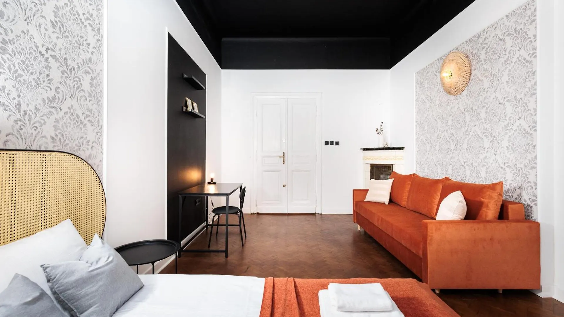 Spacious & Modern 6 Bedroom Apartment - Around The Main Market Square - By Upstairs Krakow