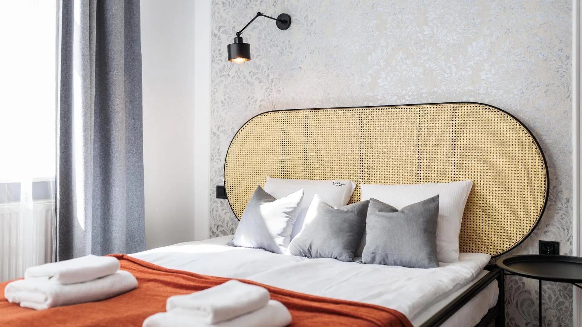 Spacious & Modern 6 Bedroom Apartment - Around The Main Market Square - By Upstairs Krakow
