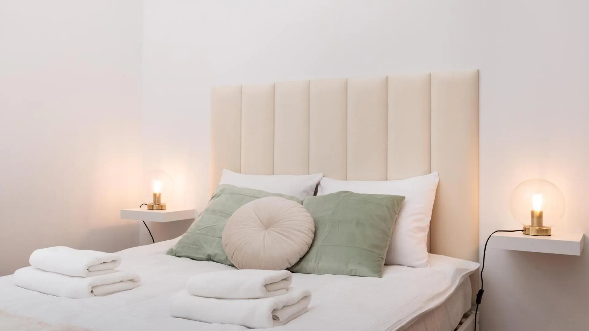 Spacious & Modern 6 Bedroom Apartment - Around The Main Market Square - By Upstairs 크라쿠프
